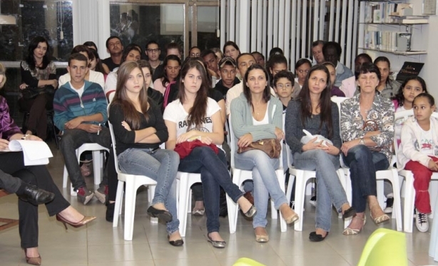 Biblioteca Municipal promove o VI Festival de Poesia Escrita e Falada