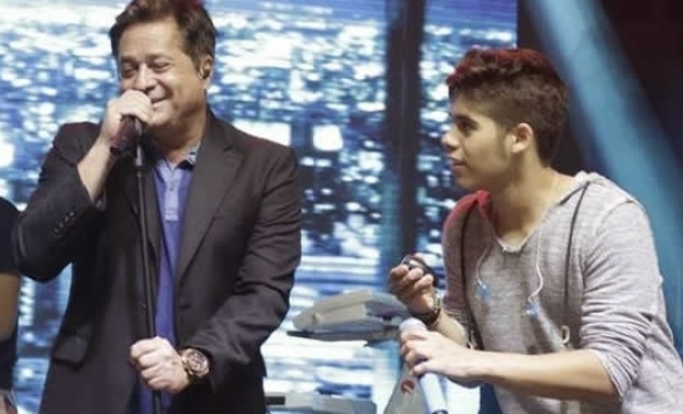 A prioridade do cantor Leonardo  emplacar a carreira de cantor do filho Z Felipe, antes de anunciar sua aposentadoria.