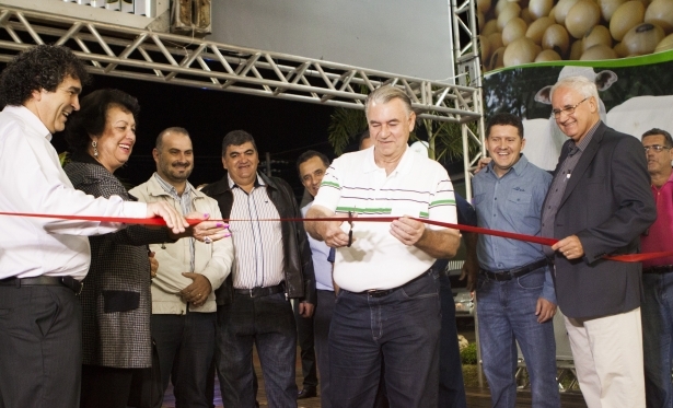 Autoridades e empresrios abrem AgroFena 2015