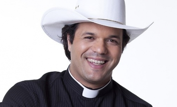 Padre Alessandro Campos estreia no canal de TV Rede Vida 