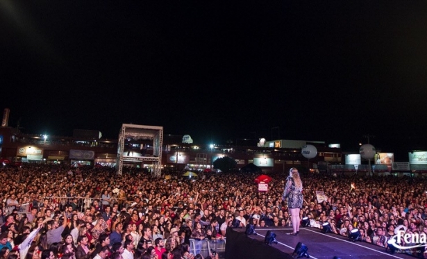 Abertura do Rodeio e show de Marlia Mendona agitam Parque de Exposies